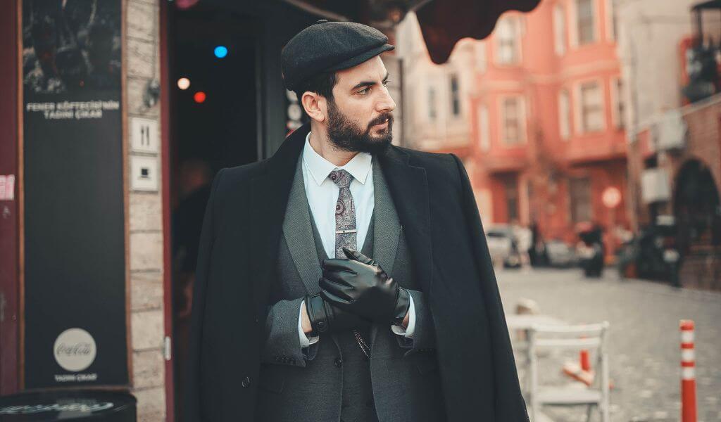 Comment porter une casquette avec style ?